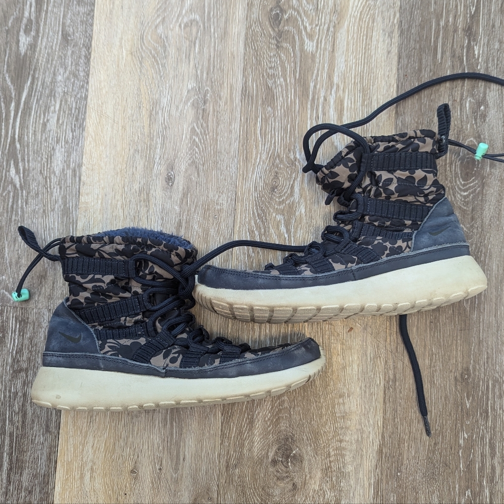 NIKE WOMENS ROSHE ONE HI LIB QS SNEAKERBOOTS 821776 400 SIZE 6.5W